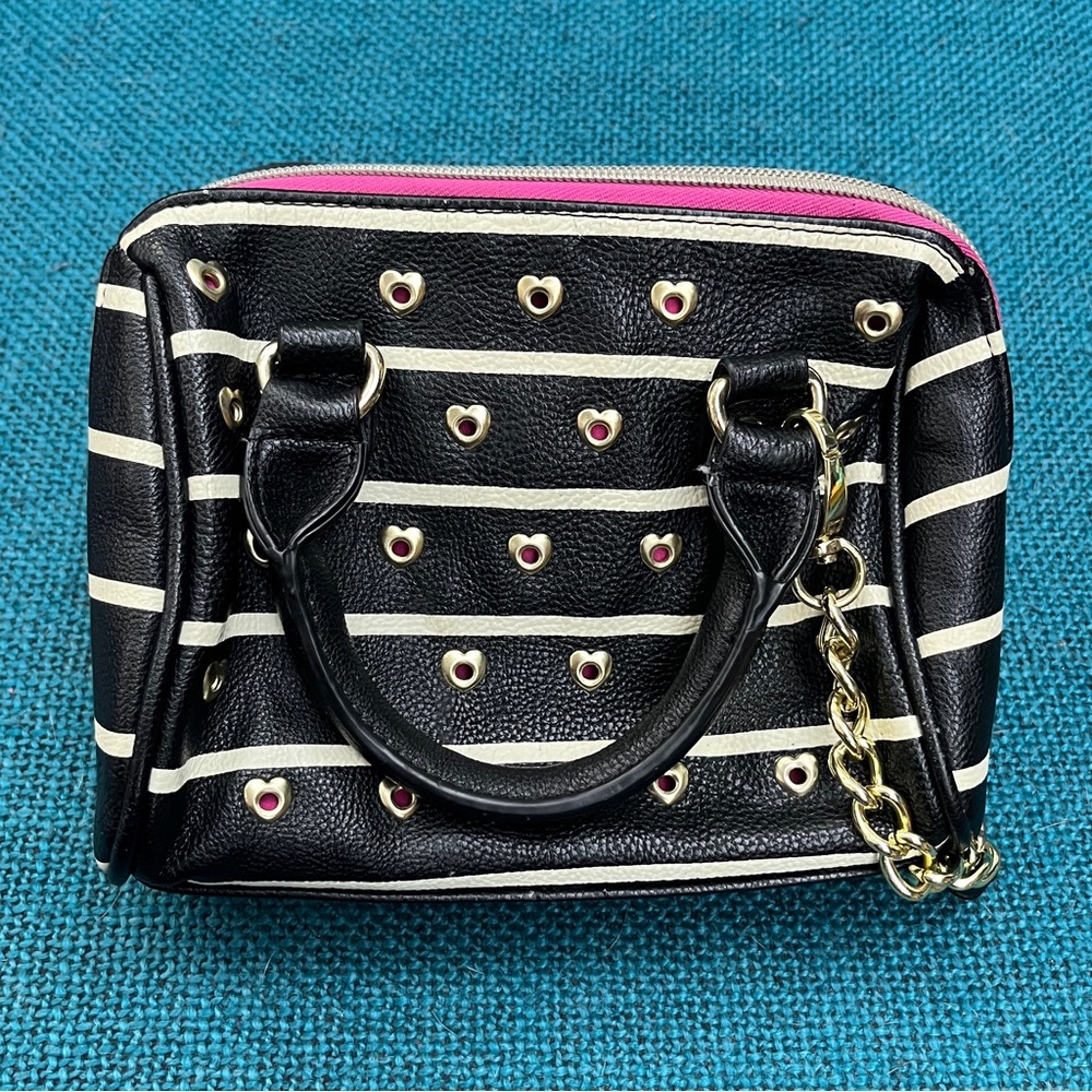 Betsey Johnson black and white striped handbag with pink and black heart charm - Picture 2 of 8